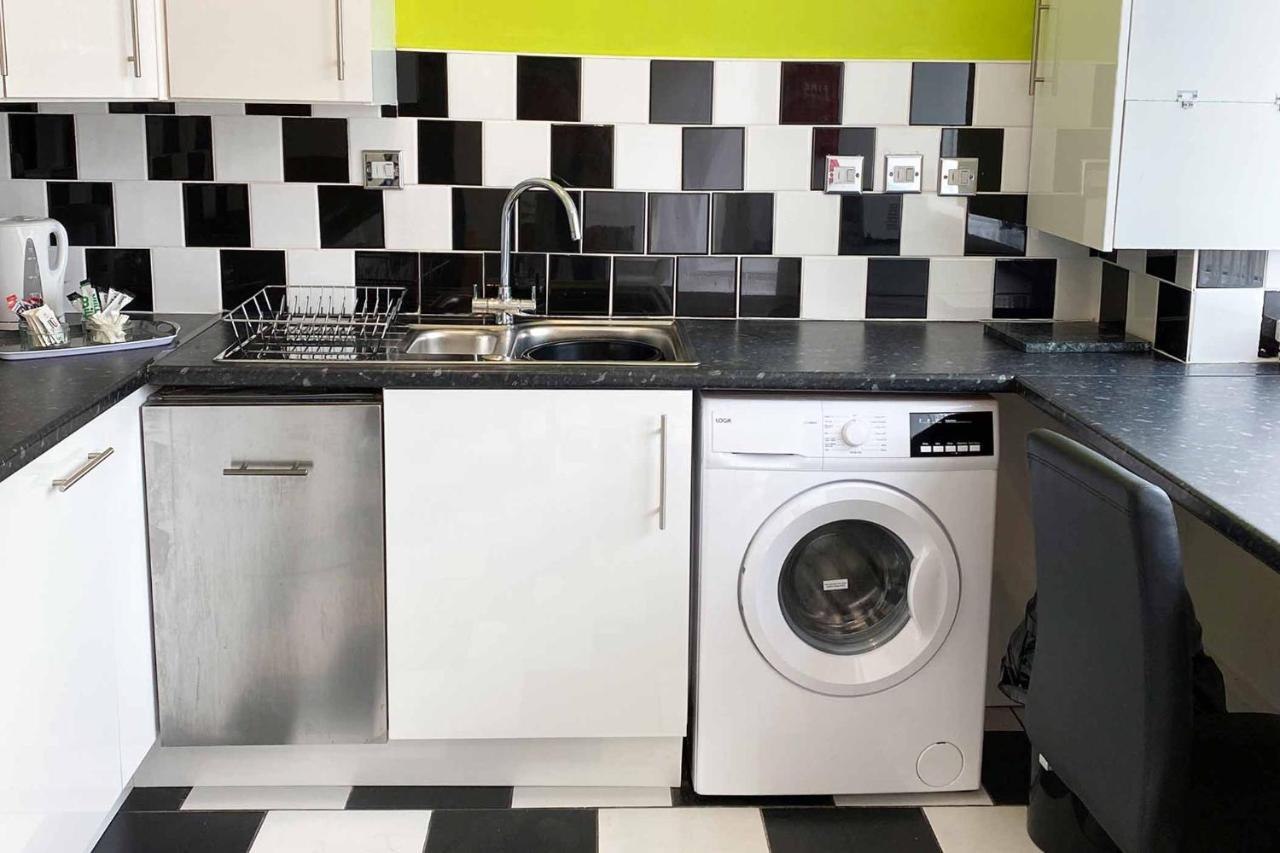 3-Bedroom House In Warrington With Free Parking Ideal For Contractors And Family Stays Warrington (Cheshire) Exterior foto