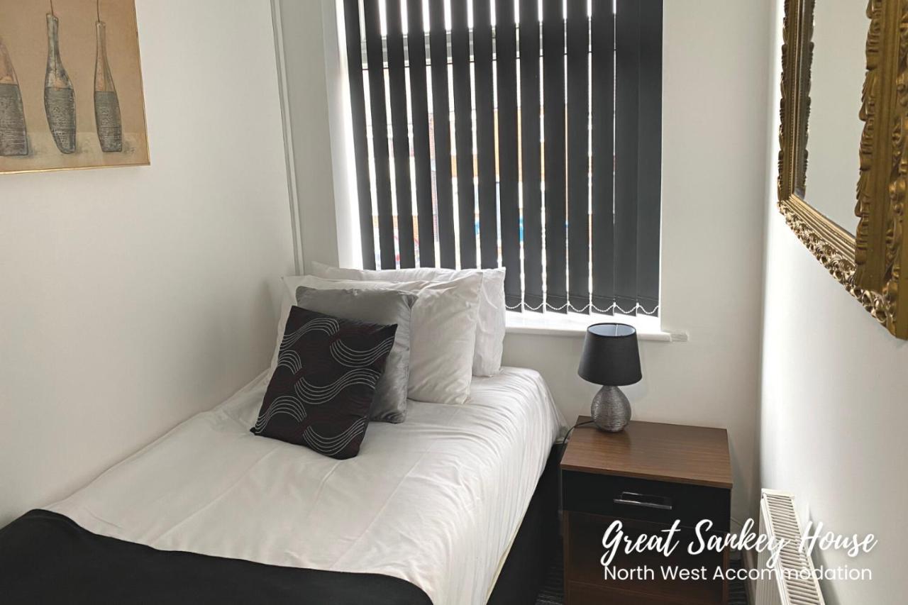 3-Bedroom House In Warrington With Free Parking Ideal For Contractors And Family Stays Warrington (Cheshire) Exterior foto