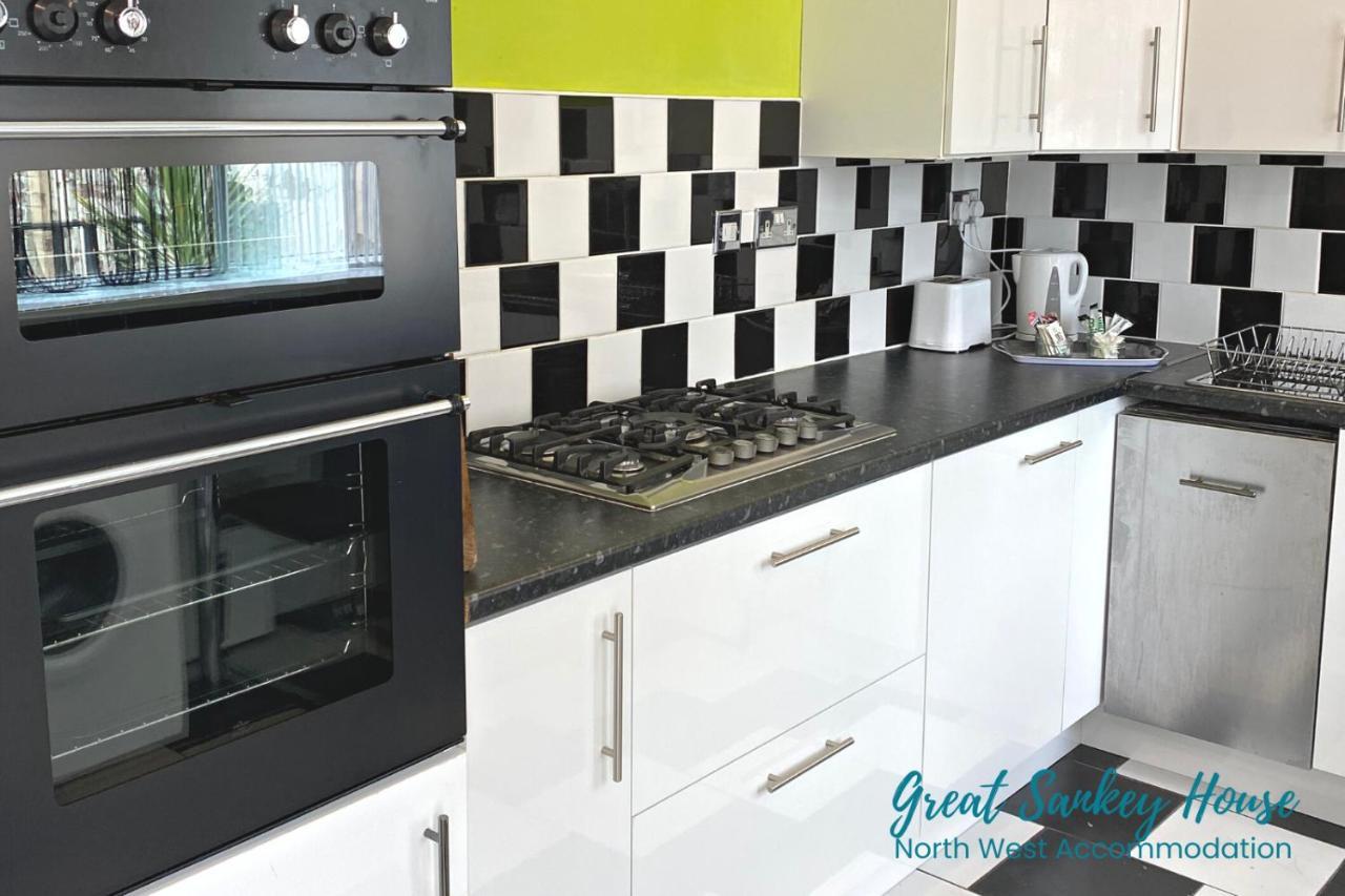 3-Bedroom House In Warrington With Free Parking Ideal For Contractors And Family Stays Warrington (Cheshire) Exterior foto