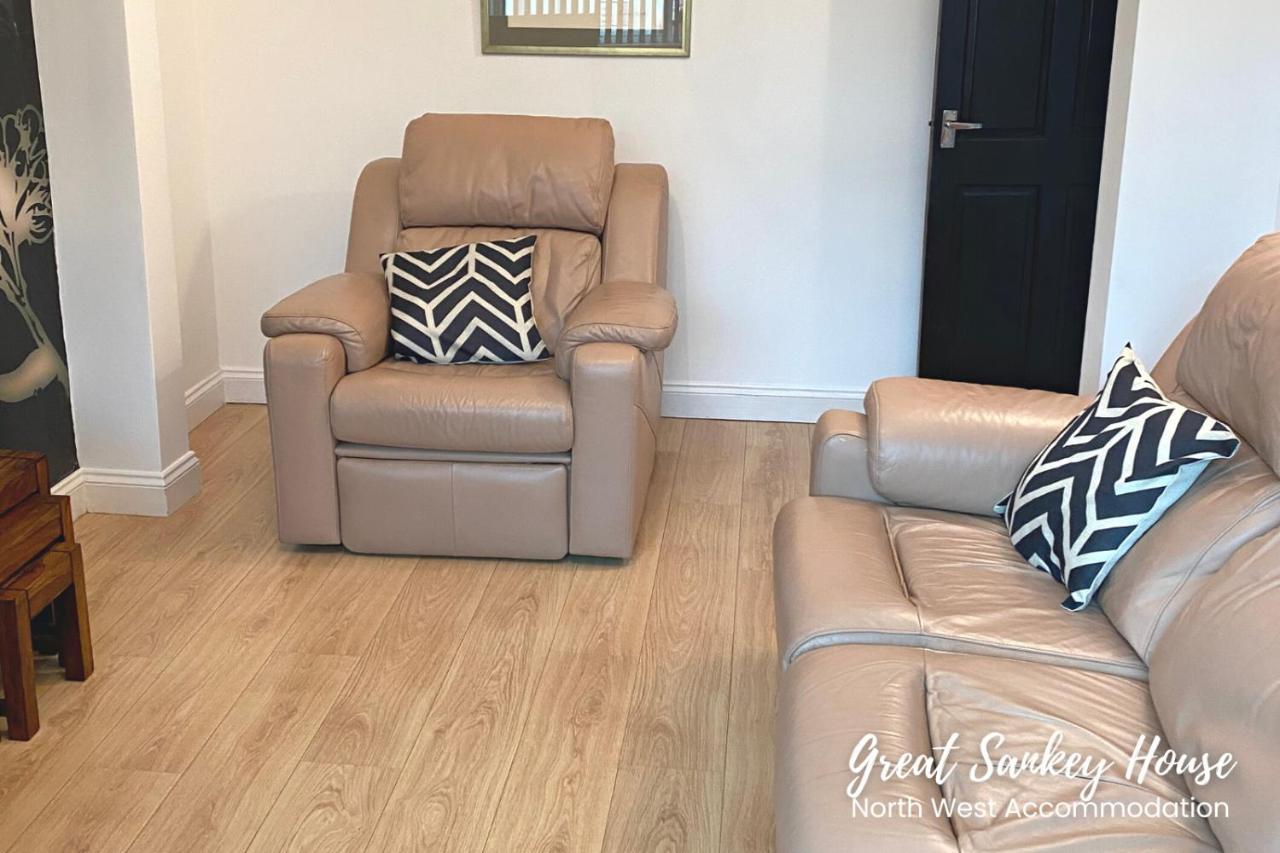 3-Bedroom House In Warrington With Free Parking Ideal For Contractors And Family Stays Warrington (Cheshire) Exterior foto