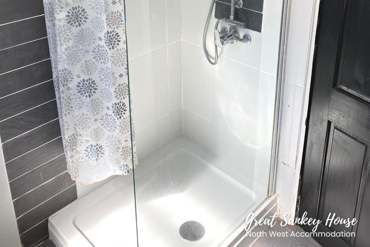 3-Bedroom House In Warrington With Free Parking Ideal For Contractors And Family Stays Warrington (Cheshire) Exterior foto